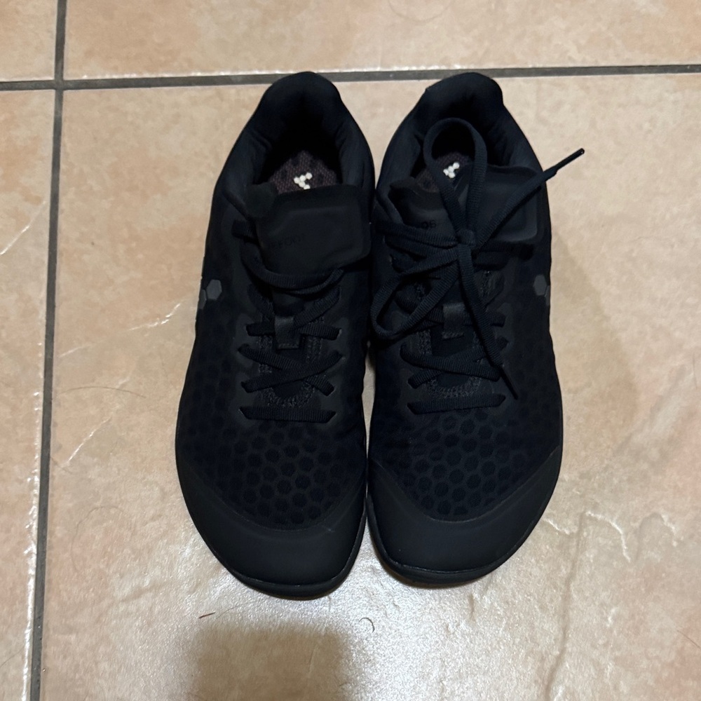 Vivo barefoot Women’s Black Athletic Shoes